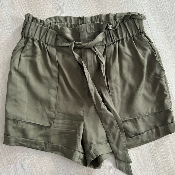 Twik green shorts flowy with tie  100% Lyocell - Picture 1 of 11